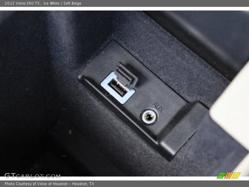 Ice White / Soft Beige 2013 Volvo S60 T5