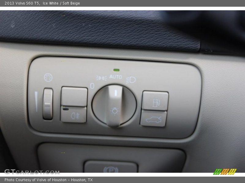 Ice White / Soft Beige 2013 Volvo S60 T5