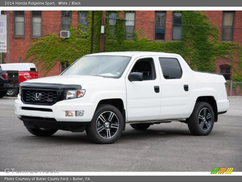 Front 3/4 View of 2014 Ridgeline Sport