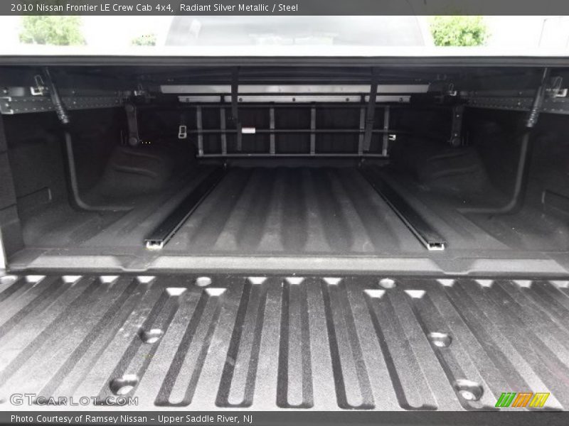 Radiant Silver Metallic / Steel 2010 Nissan Frontier LE Crew Cab 4x4