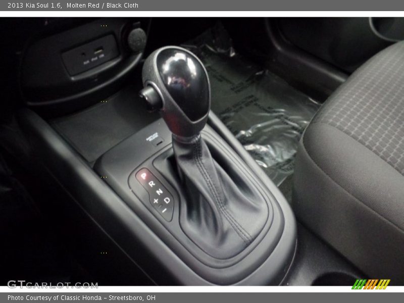 Molten Red / Black Cloth 2013 Kia Soul 1.6