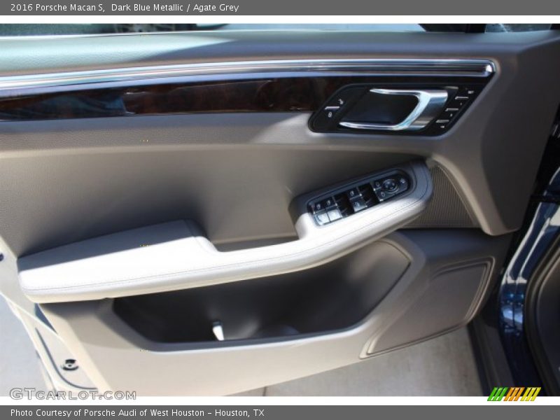 Dark Blue Metallic / Agate Grey 2016 Porsche Macan S