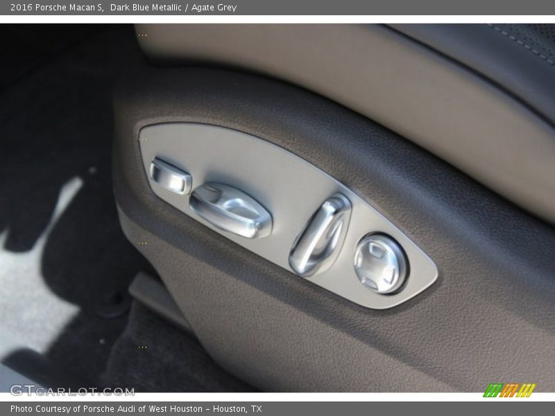 Dark Blue Metallic / Agate Grey 2016 Porsche Macan S