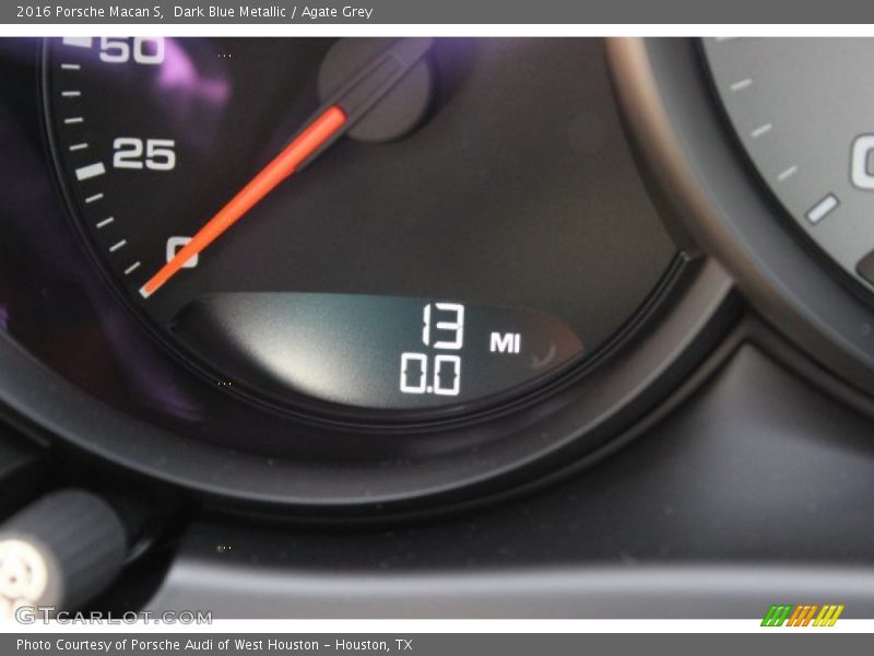 Dark Blue Metallic / Agate Grey 2016 Porsche Macan S
