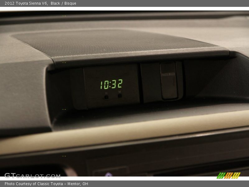 Black / Bisque 2012 Toyota Sienna V6