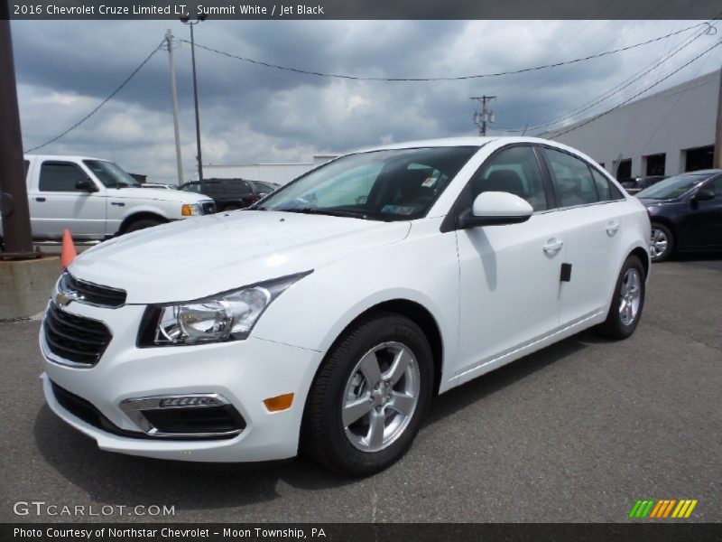 Front 3/4 View of 2016 Cruze Limited LT