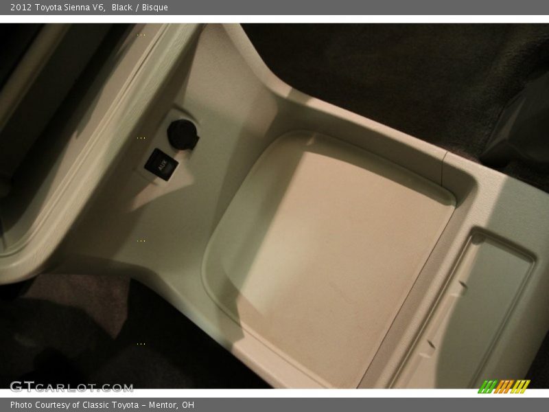 Black / Bisque 2012 Toyota Sienna V6