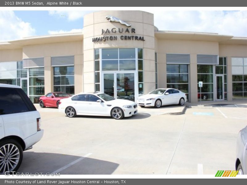 Alpine White / Black 2013 BMW M5 Sedan