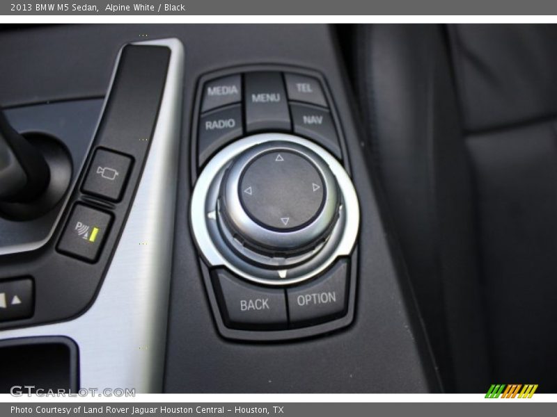 Alpine White / Black 2013 BMW M5 Sedan
