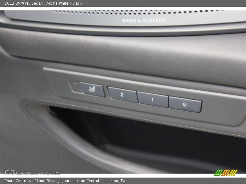 Alpine White / Black 2013 BMW M5 Sedan