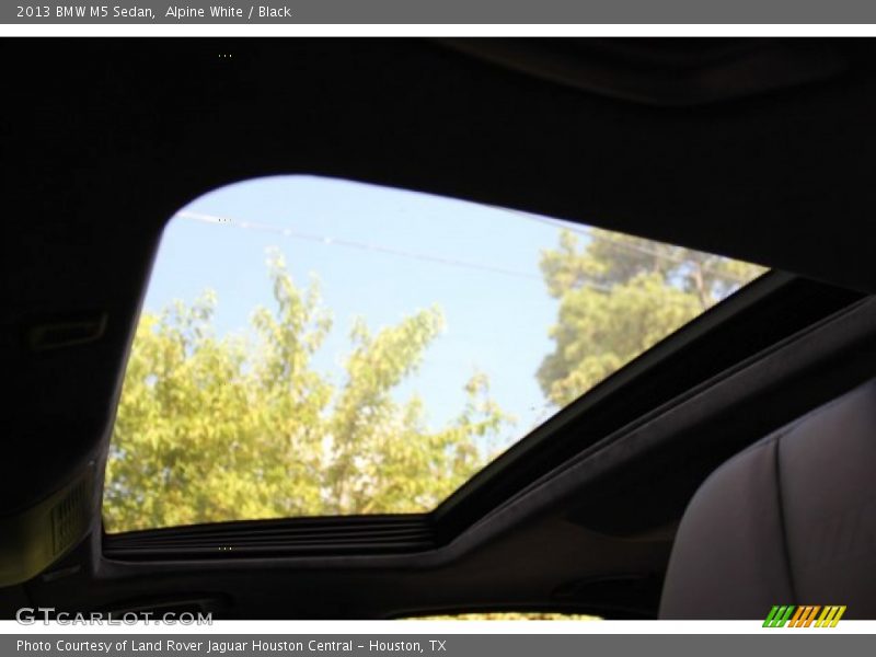 Alpine White / Black 2013 BMW M5 Sedan