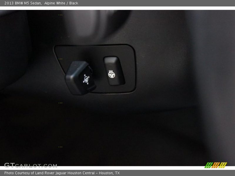 Alpine White / Black 2013 BMW M5 Sedan