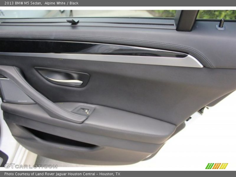 Alpine White / Black 2013 BMW M5 Sedan