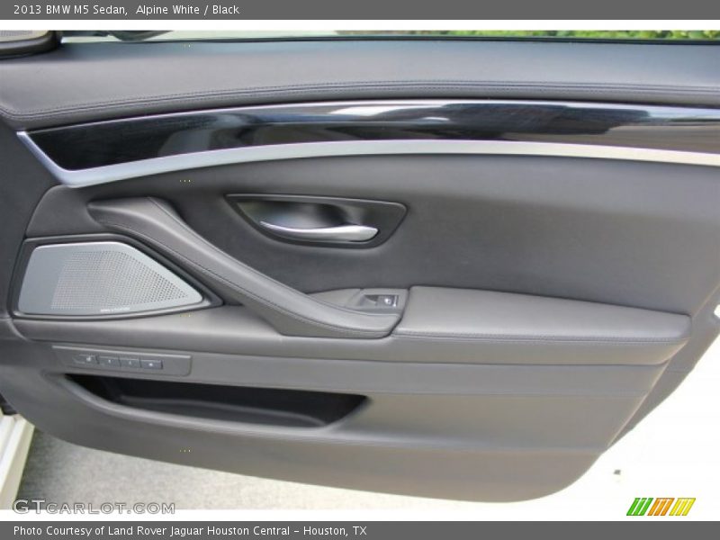 Alpine White / Black 2013 BMW M5 Sedan
