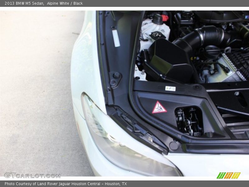 Alpine White / Black 2013 BMW M5 Sedan