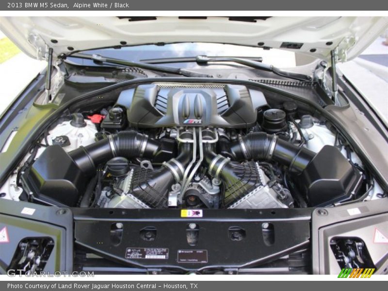 Alpine White / Black 2013 BMW M5 Sedan