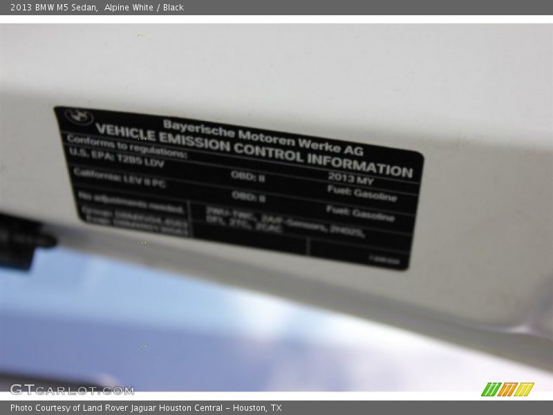 Alpine White / Black 2013 BMW M5 Sedan