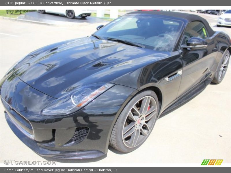 Front 3/4 View of 2016 F-TYPE R Convertible