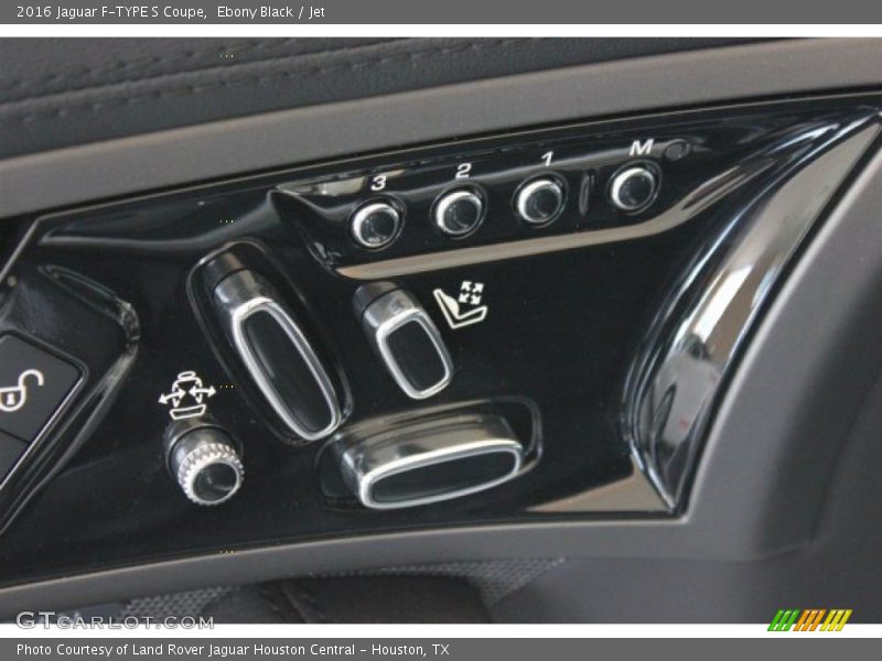 Controls of 2016 F-TYPE S Coupe