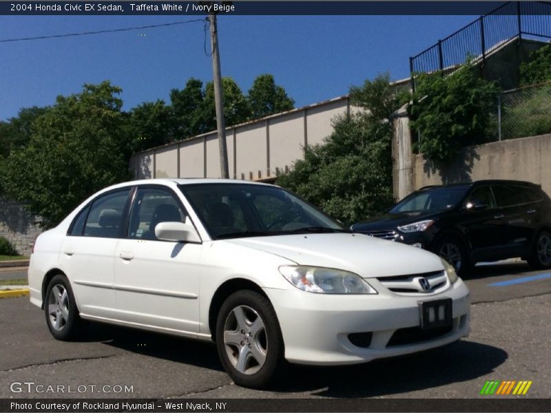 Front 3/4 View of 2004 Civic EX Sedan