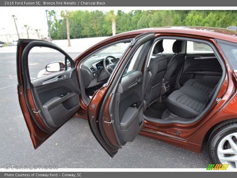 Bronze Fire Metallic / Charcoal Black 2016 Ford Fusion SE