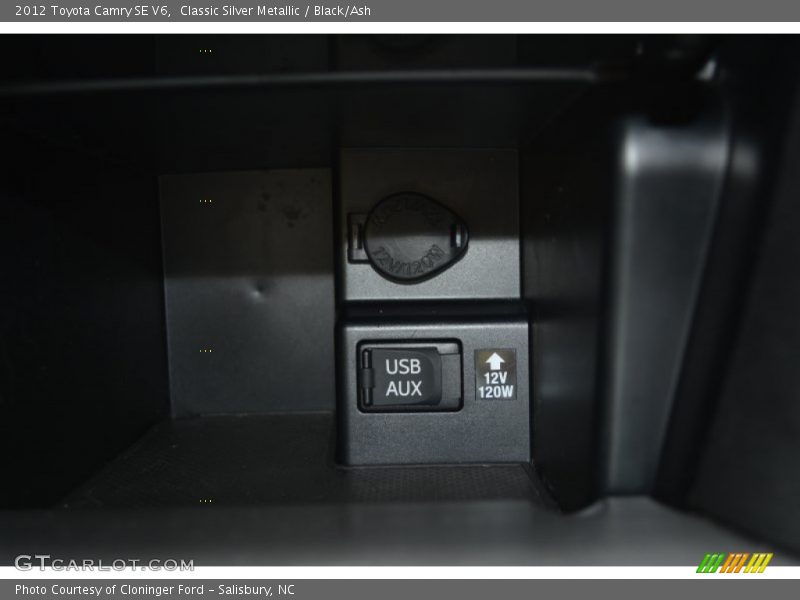 Classic Silver Metallic / Black/Ash 2012 Toyota Camry SE V6
