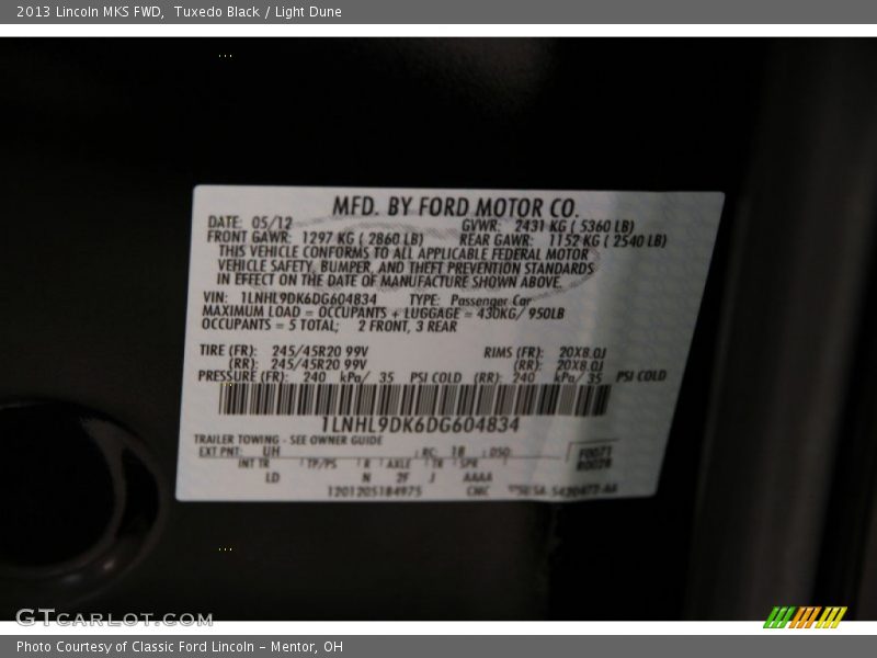 Tuxedo Black / Light Dune 2013 Lincoln MKS FWD
