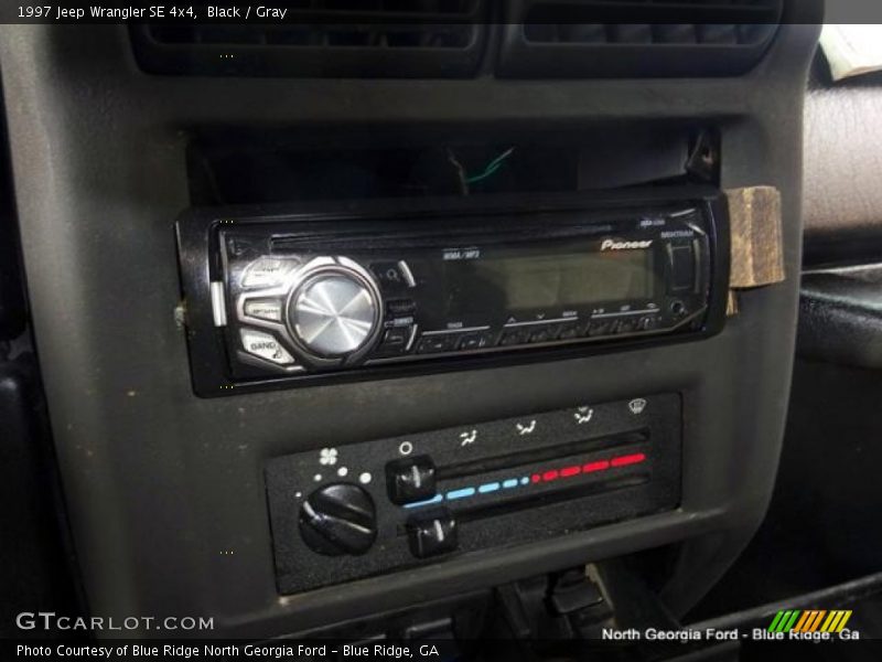 Black / Gray 1997 Jeep Wrangler SE 4x4