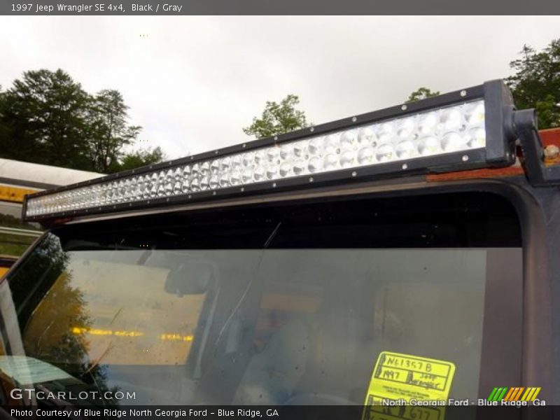 Black / Gray 1997 Jeep Wrangler SE 4x4