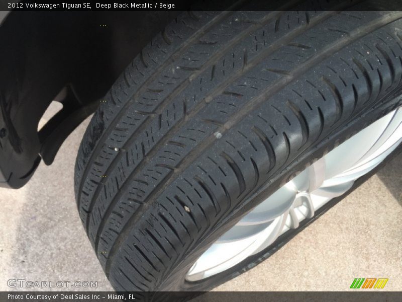 Deep Black Metallic / Beige 2012 Volkswagen Tiguan SE