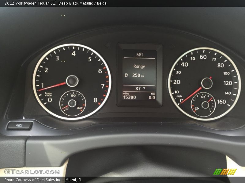 Deep Black Metallic / Beige 2012 Volkswagen Tiguan SE