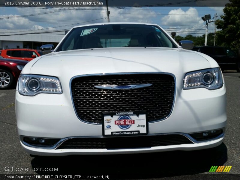 Ivory Tri-Coat Pearl / Black/Linen 2015 Chrysler 300 C