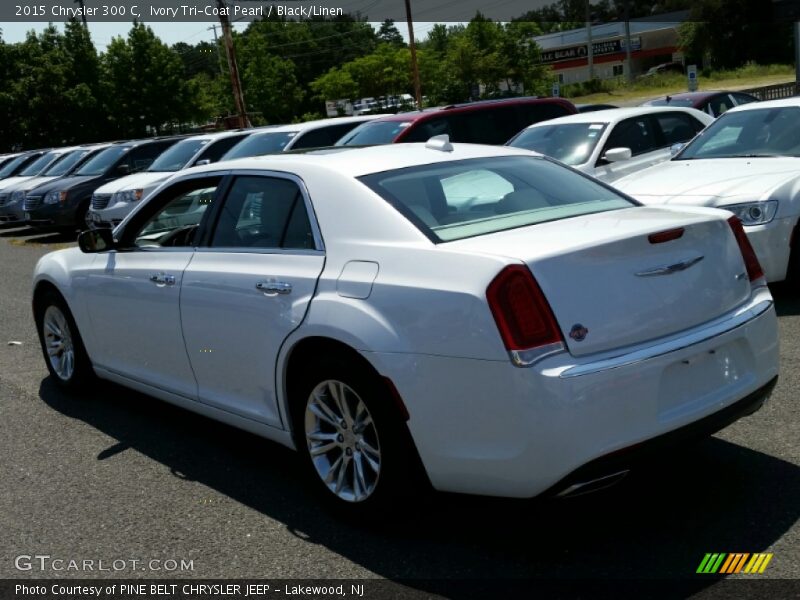 Ivory Tri-Coat Pearl / Black/Linen 2015 Chrysler 300 C