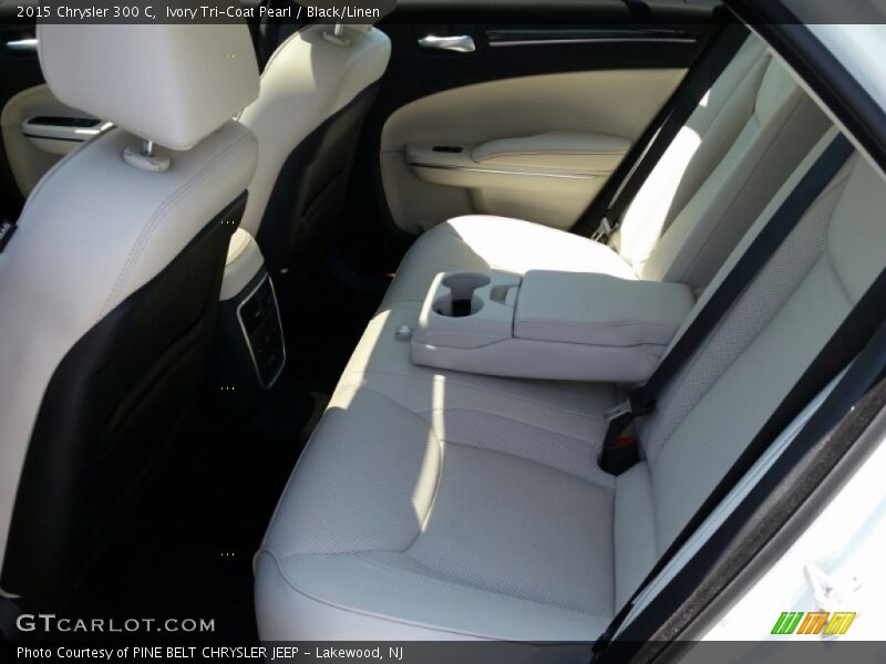 Ivory Tri-Coat Pearl / Black/Linen 2015 Chrysler 300 C