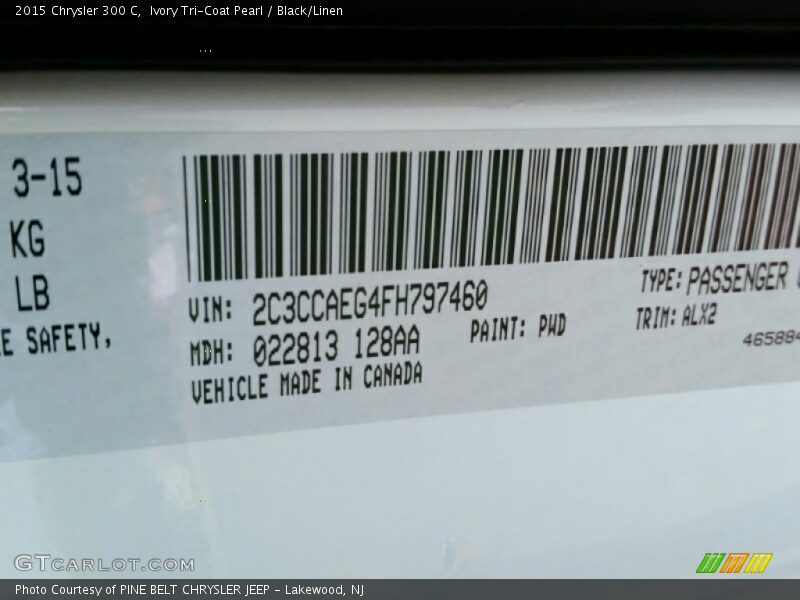 Ivory Tri-Coat Pearl / Black/Linen 2015 Chrysler 300 C