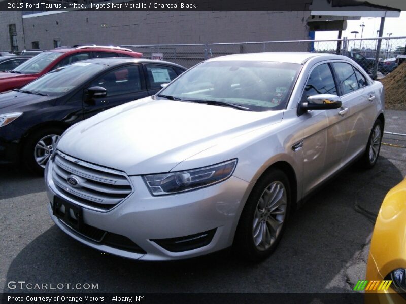 Front 3/4 View of 2015 Taurus Limited