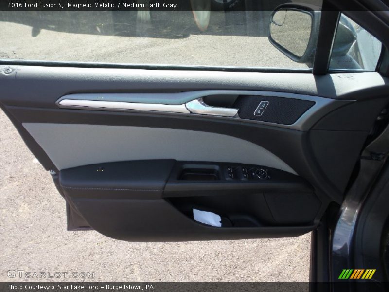 Magnetic Metallic / Medium Earth Gray 2016 Ford Fusion S