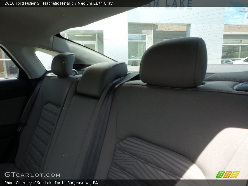 Magnetic Metallic / Medium Earth Gray 2016 Ford Fusion S