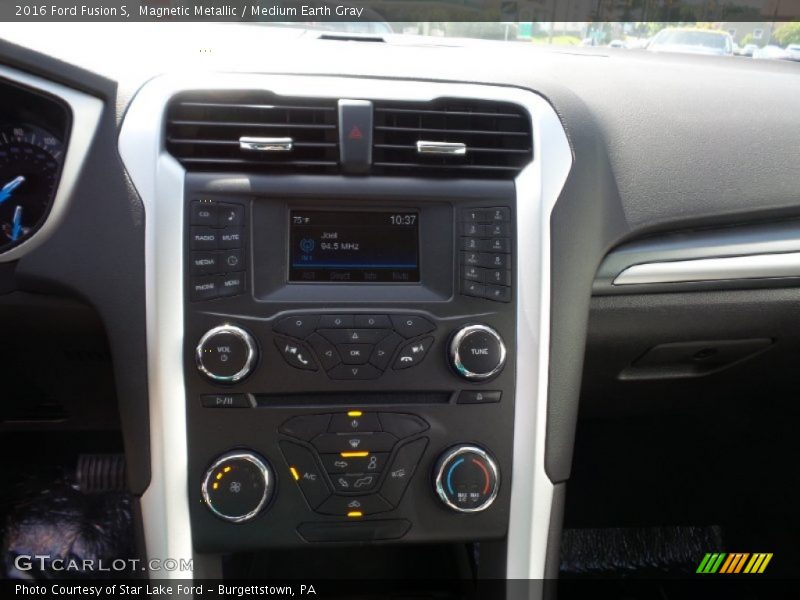 Magnetic Metallic / Medium Earth Gray 2016 Ford Fusion S
