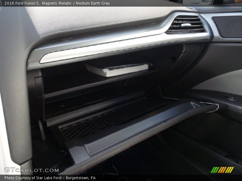 Magnetic Metallic / Medium Earth Gray 2016 Ford Fusion S