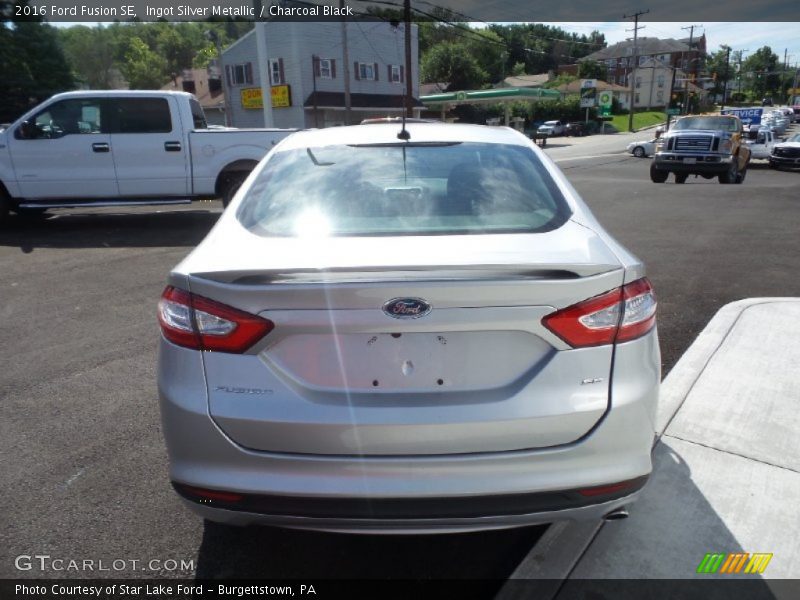 Ingot Silver Metallic / Charcoal Black 2016 Ford Fusion SE