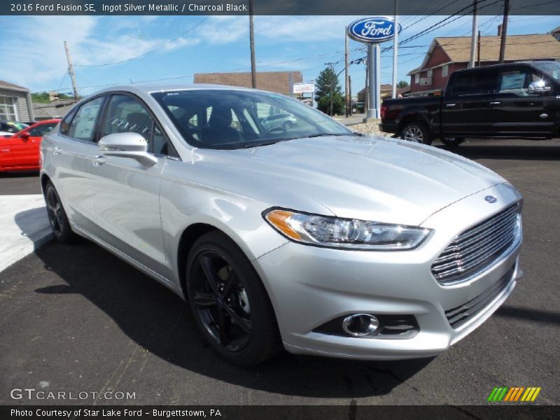 Ingot Silver Metallic / Charcoal Black 2016 Ford Fusion SE