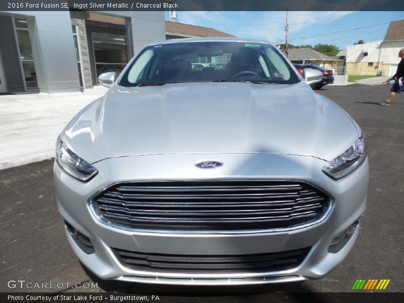 Ingot Silver Metallic / Charcoal Black 2016 Ford Fusion SE