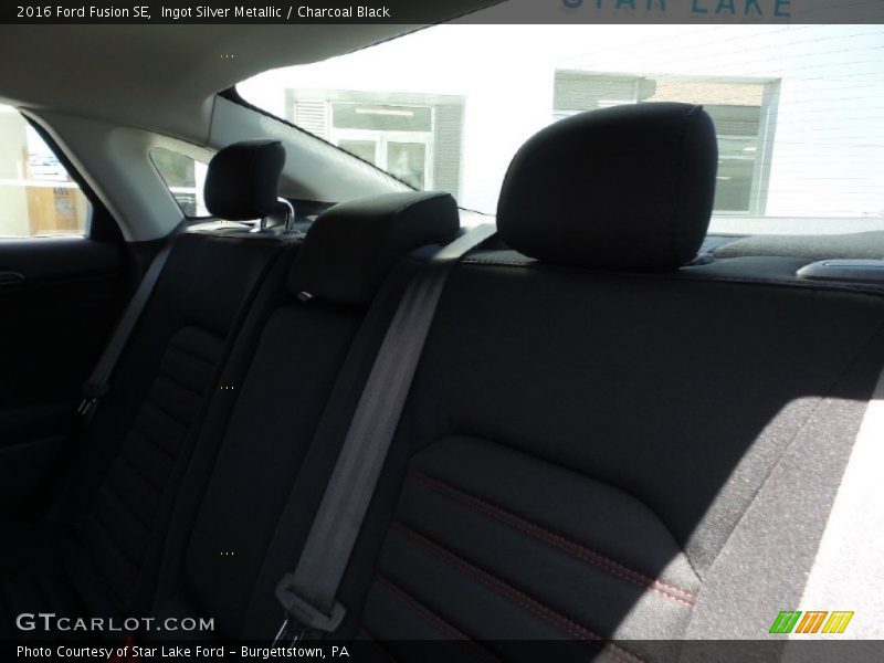 Ingot Silver Metallic / Charcoal Black 2016 Ford Fusion SE