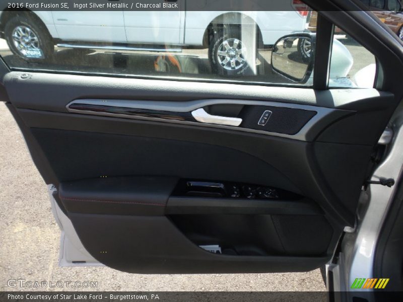 Ingot Silver Metallic / Charcoal Black 2016 Ford Fusion SE