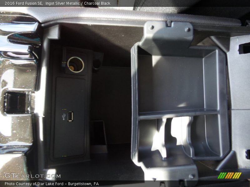 Ingot Silver Metallic / Charcoal Black 2016 Ford Fusion SE