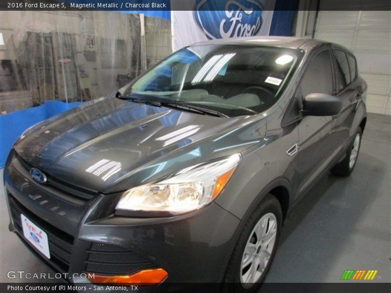 Magnetic Metallic / Charcoal Black 2016 Ford Escape S