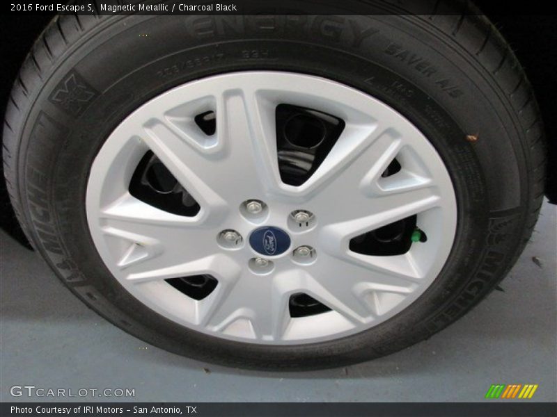 Magnetic Metallic / Charcoal Black 2016 Ford Escape S