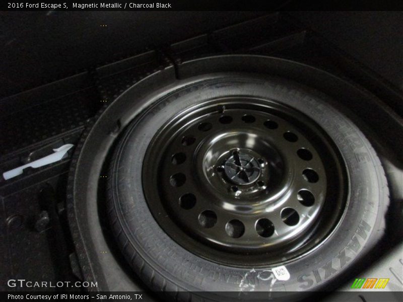 Magnetic Metallic / Charcoal Black 2016 Ford Escape S
