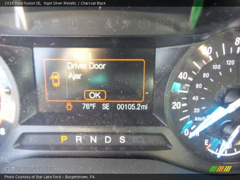 Ingot Silver Metallic / Charcoal Black 2016 Ford Fusion SE